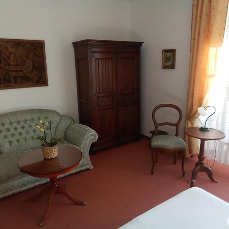 Pension Baron Schoeneck Karlsbad Exteriör bild