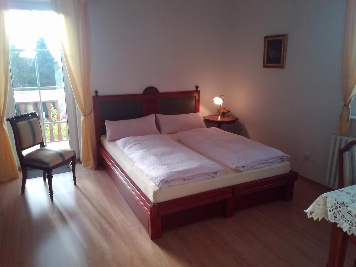 Pension Baron Schoeneck Karlsbad Exteriör bild