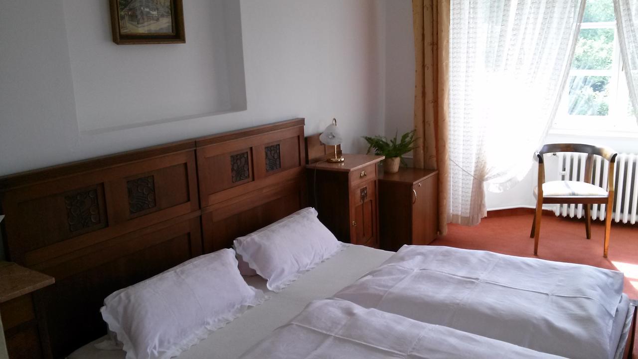 Pension Baron Schoeneck Karlsbad Exteriör bild